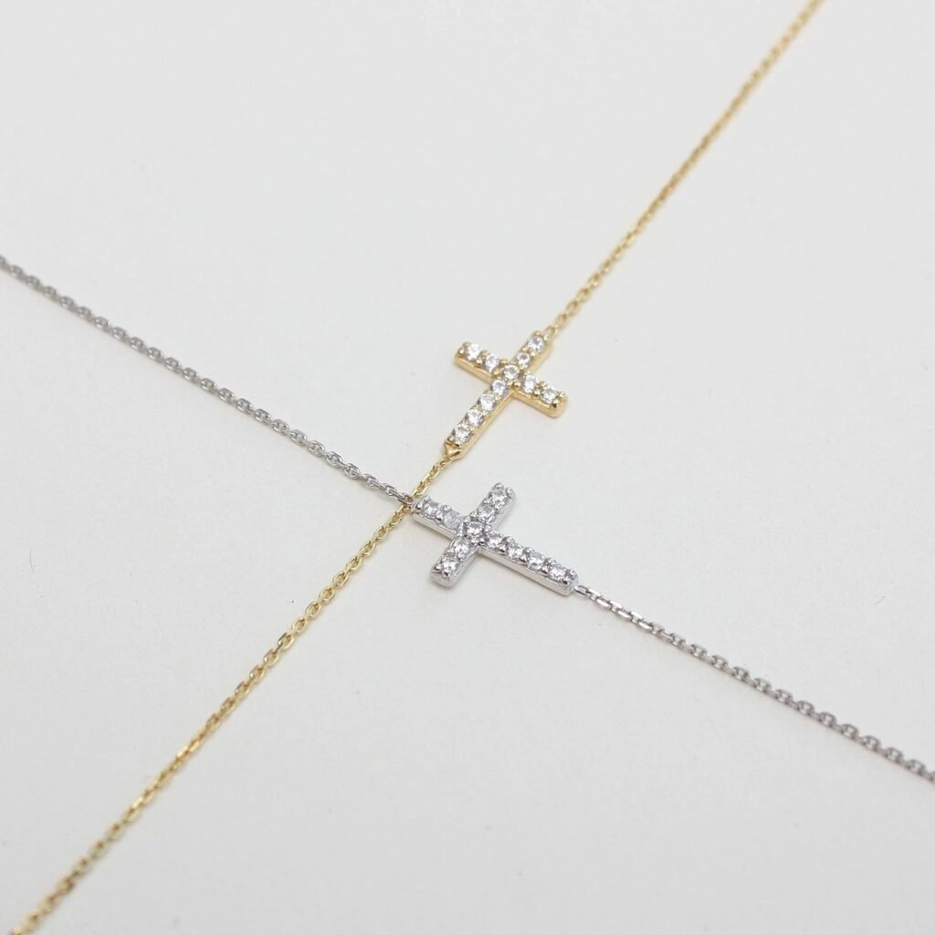 Fwlisesa Cross Necklace for Women, Dainty Gold Necklace 14k Gold Plated Cutel Cross Pendant Necklace for Girls Simple Small Gold Cross Necklaces Aesthetic Gold Jewelry for Women Girls